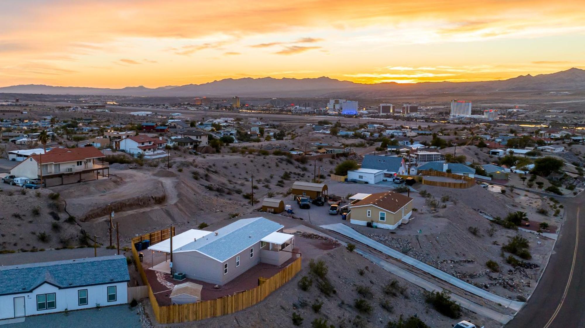 Magnificent & Tranquil Home, Mountain Views , 8 Mins To Casinos & River, Fire Pit, Bbq Bullhead City Eksteriør billede