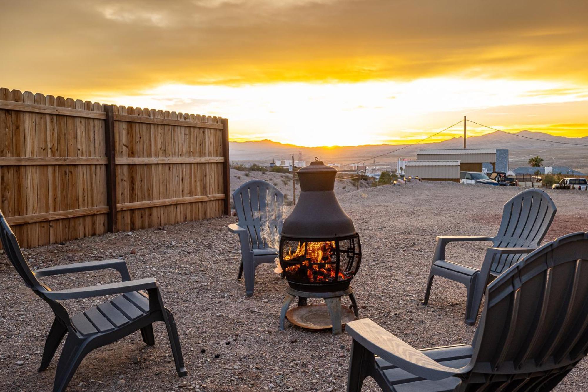 Magnificent & Tranquil Home, Mountain Views , 8 Mins To Casinos & River, Fire Pit, Bbq Bullhead City Eksteriør billede