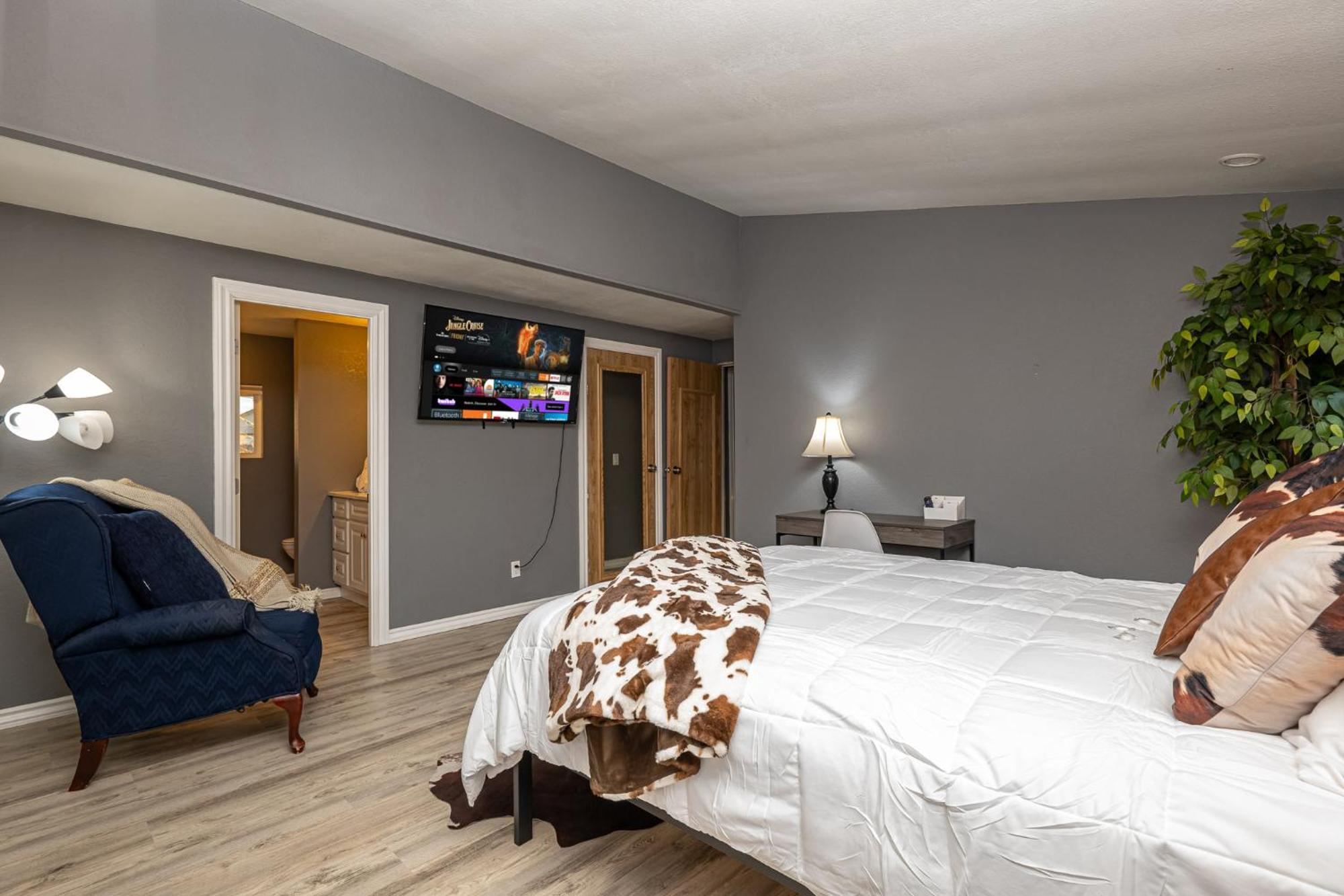 Magnificent & Tranquil Home, Mountain Views , 8 Mins To Casinos & River, Fire Pit, Bbq Bullhead City Eksteriør billede