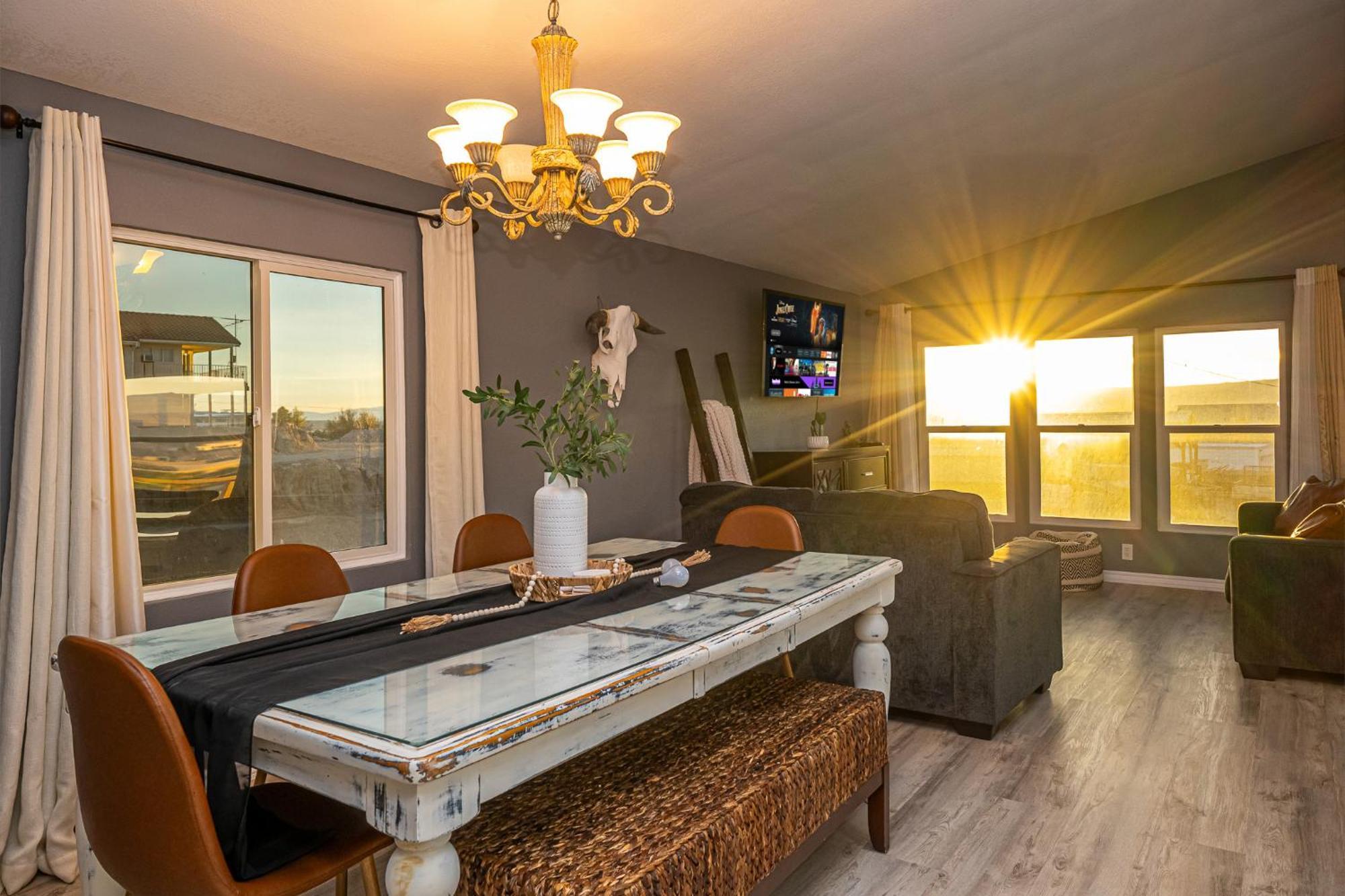 Magnificent & Tranquil Home, Mountain Views , 8 Mins To Casinos & River, Fire Pit, Bbq Bullhead City Eksteriør billede